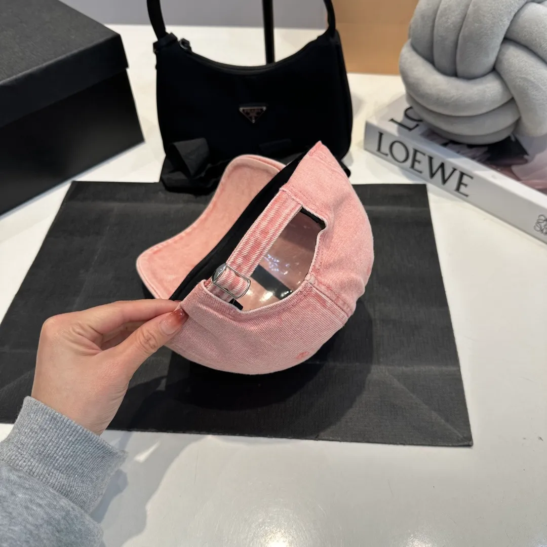 P60 BALENCIAGA 🆕Spring style new personalized baseball cap, high quality and excellent breathability, suitable for all seasons, high-value fashion item! Same style for men and women