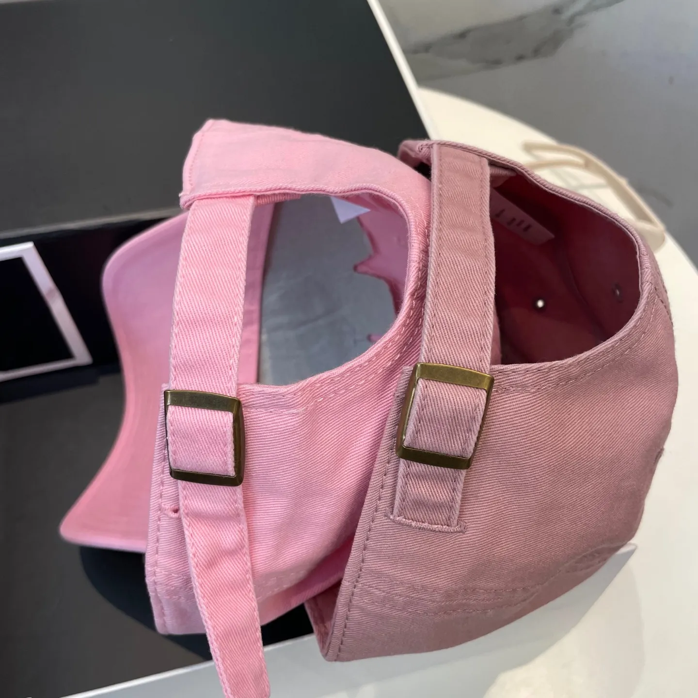 P60 BALENCIAGA 🆕Spring style new personalized baseball cap, high quality and excellent breathability, suitable for all seasons, high-value fashion item! Same style for men and women