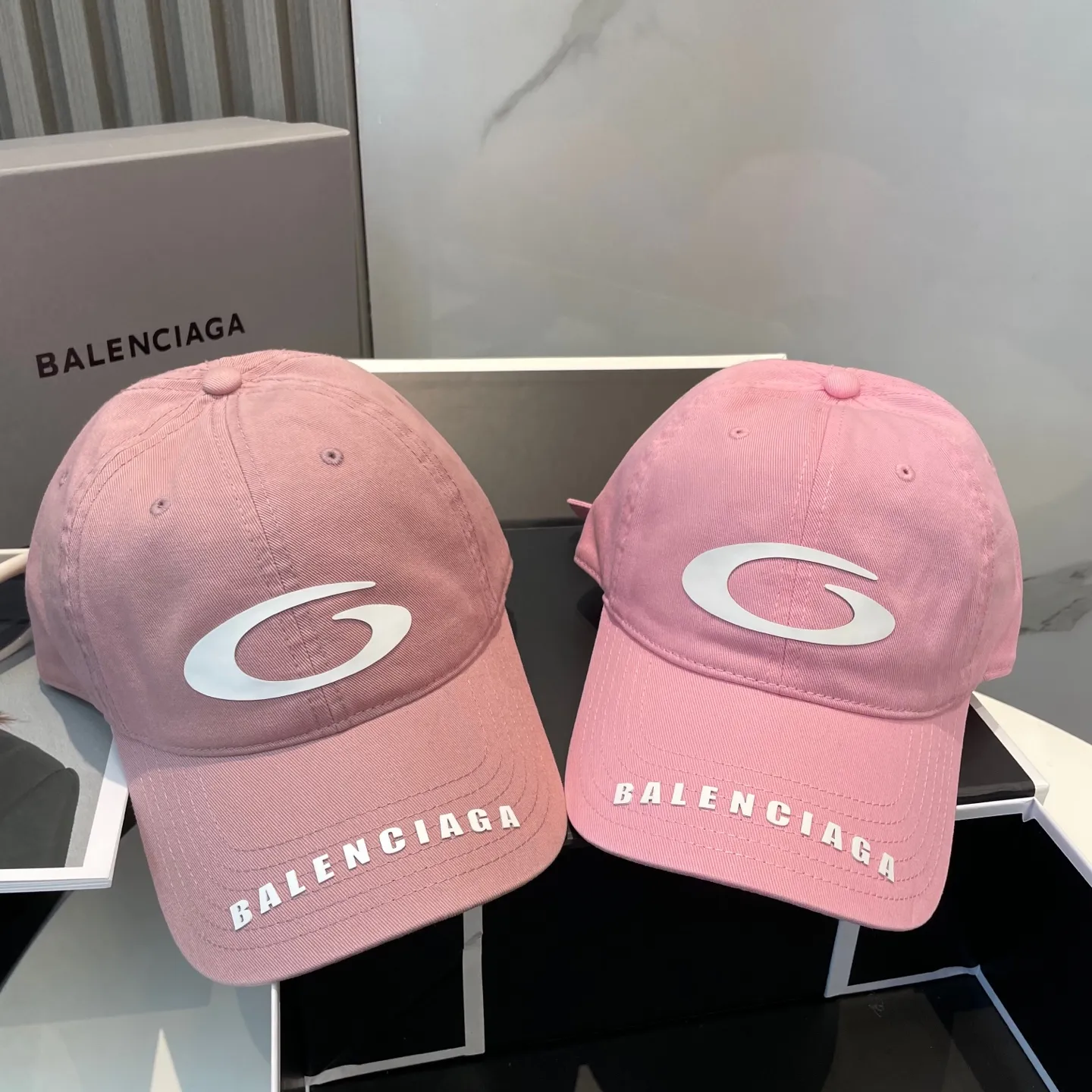 P60 BALENCIAGA 🆕Spring style new personalized baseball cap, high quality and excellent breathability, suitable for all seasons, high-value fashion item! Same style for men and women