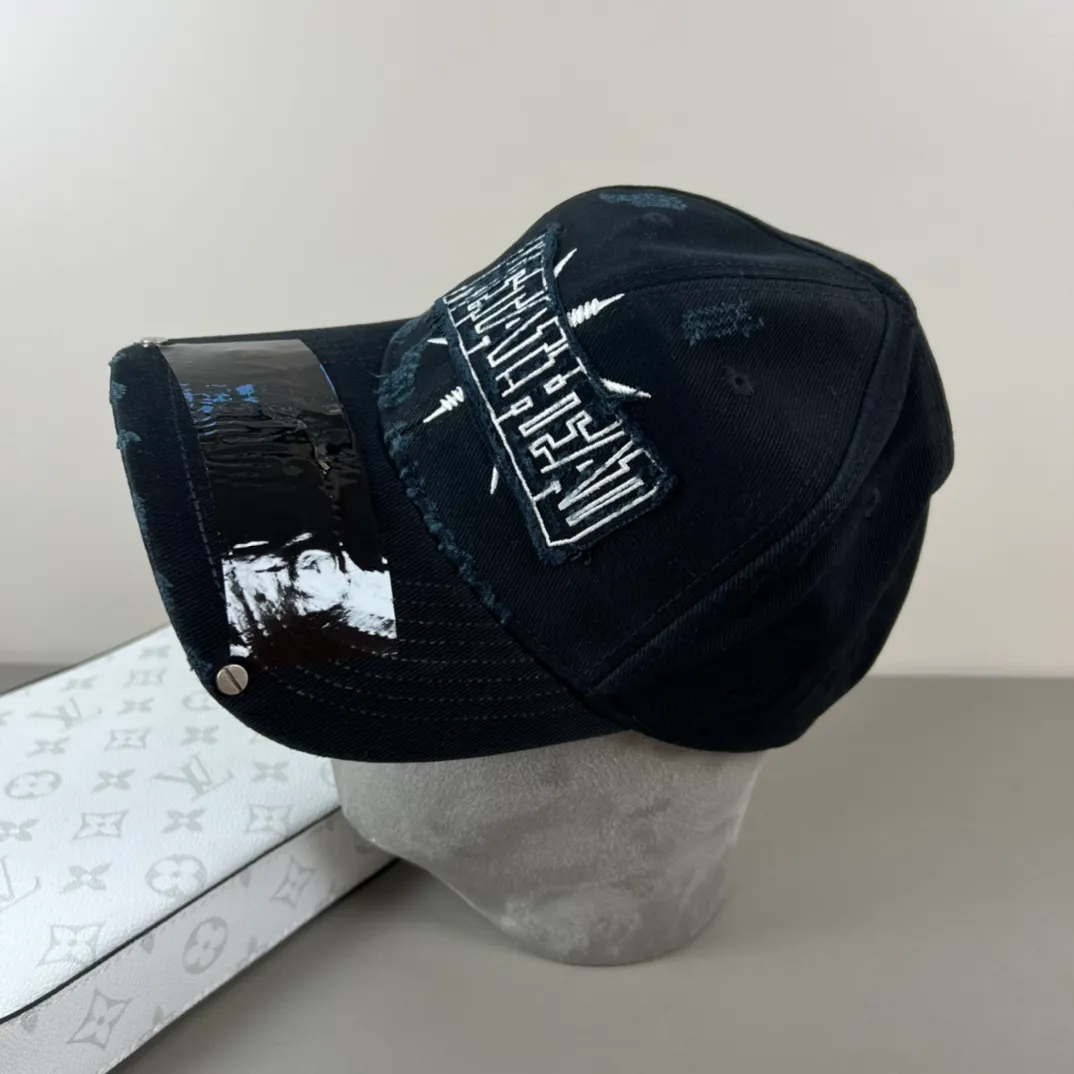 60💰BALENCIAGA Balenciaga’s new logo baseball cap, cool colors, different styles for men and women, the first batch will be shipped first! A must-buy for Paris fans!