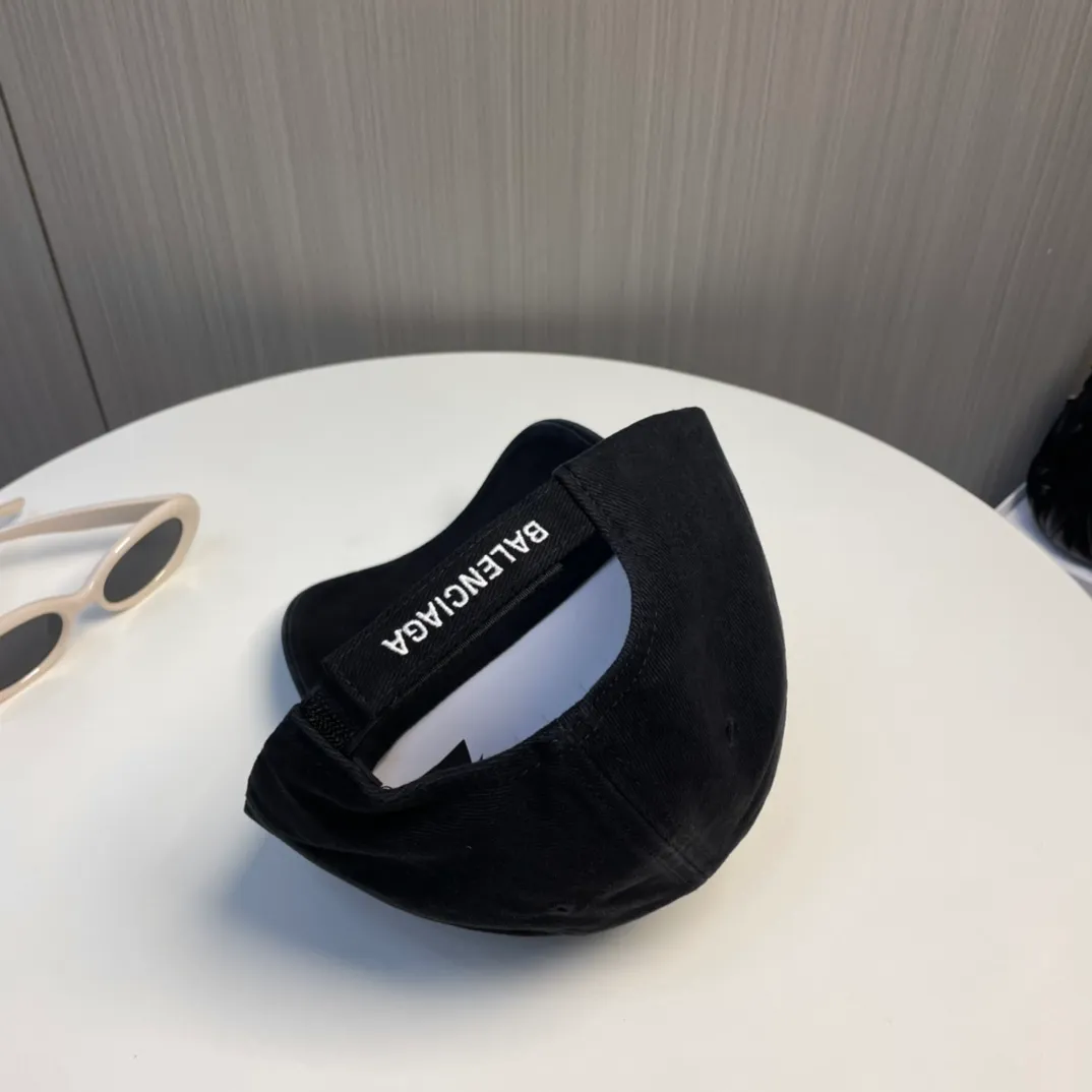 P66 BALENCIAGA Balenciaga's new embroidered logo baseball cap, cool colors, different styles for men and women, the first batch will be shipped first! A must-buy for Paris fans!