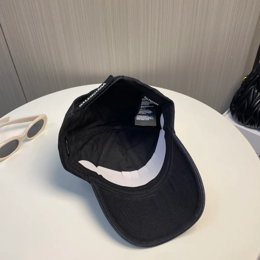 P66 BALENCIAGA Balenciaga's new embroidered logo baseball cap, cool colors, different styles for men and women, the first batch will be shipped first! A must-buy for Paris fans!