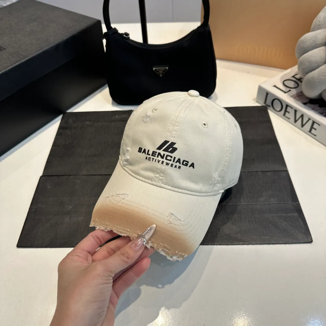 P60 new product Balencia*a Balenciaga new baseball cap ready for delivery in seconds🧢Simple, fashionable, super invincible and beautiful hat! Couple style!
