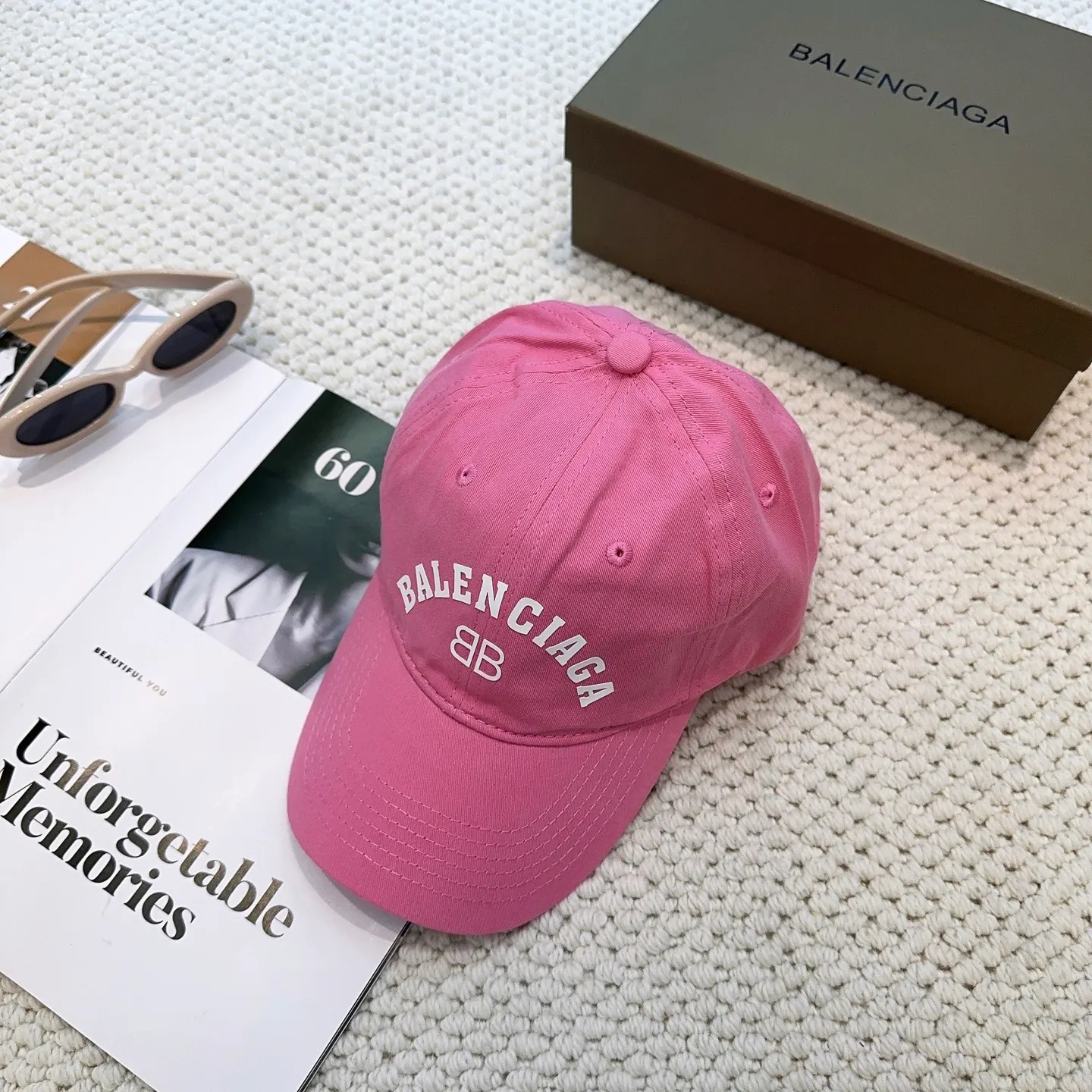 P56 BALENCIAGA🆕Spring style new personalized baseball cap, high quality and excellent breathability, suitable for all seasons, high-looking fashion item! Same style for men and women