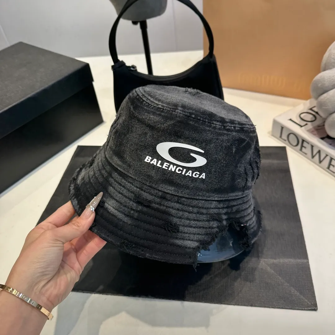 P60 new product Balencia*a Balenciaga's new fisherman hat, ready for delivery in seconds🧢Simple, fashionable, super invincible and beautiful hat! Couple style!