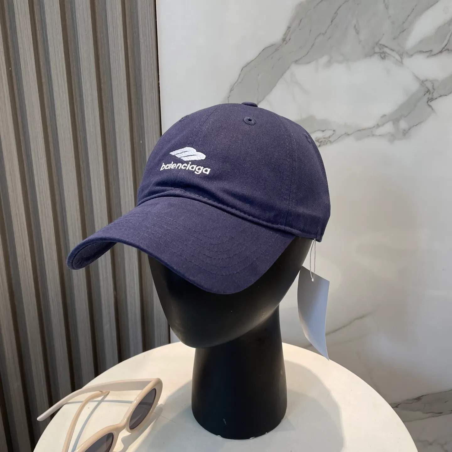 P60 BALENCIAGA Balenciaga's new embroidered logo baseball cap, cool colors, different styles for men and women, the first batch will be shipped first! A must-buy for Paris fans!