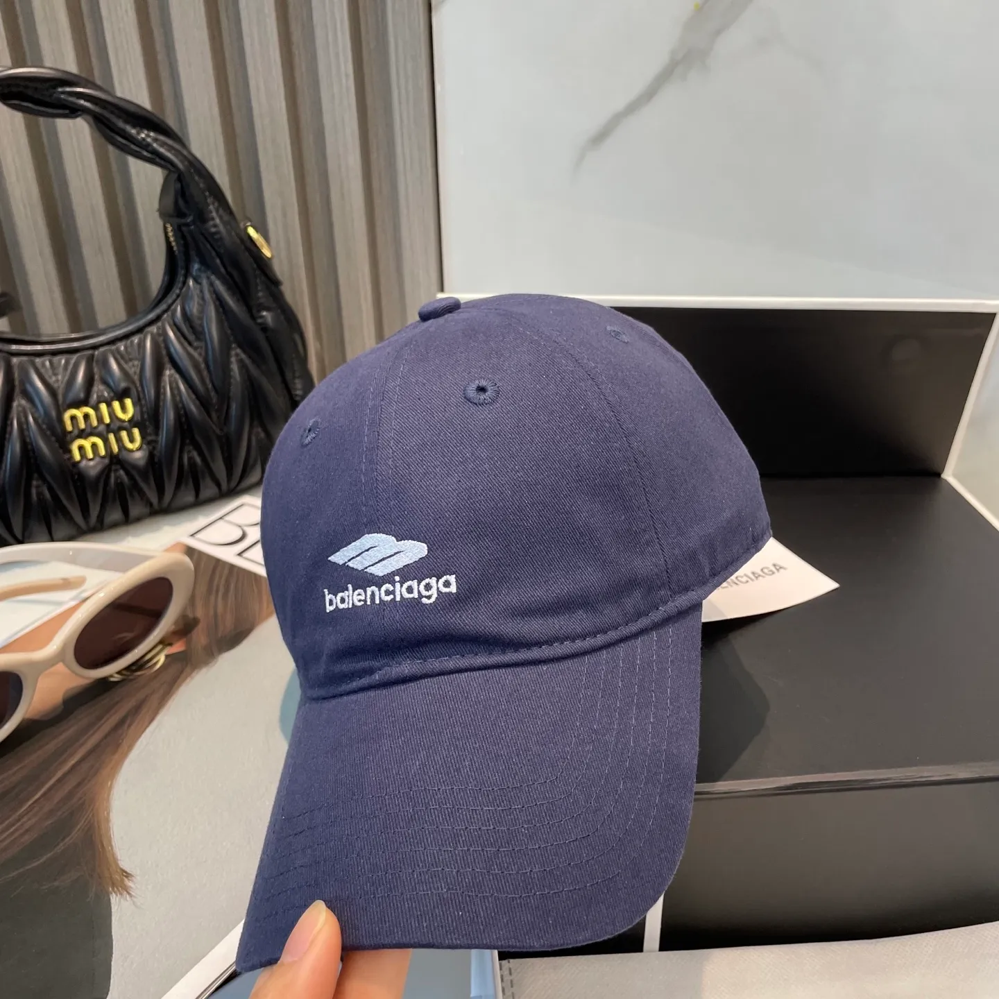 P60 BALENCIAGA Balenciaga's new embroidered logo baseball cap, cool colors, different styles for men and women, the first batch will be shipped first! A must-buy for Paris fans!