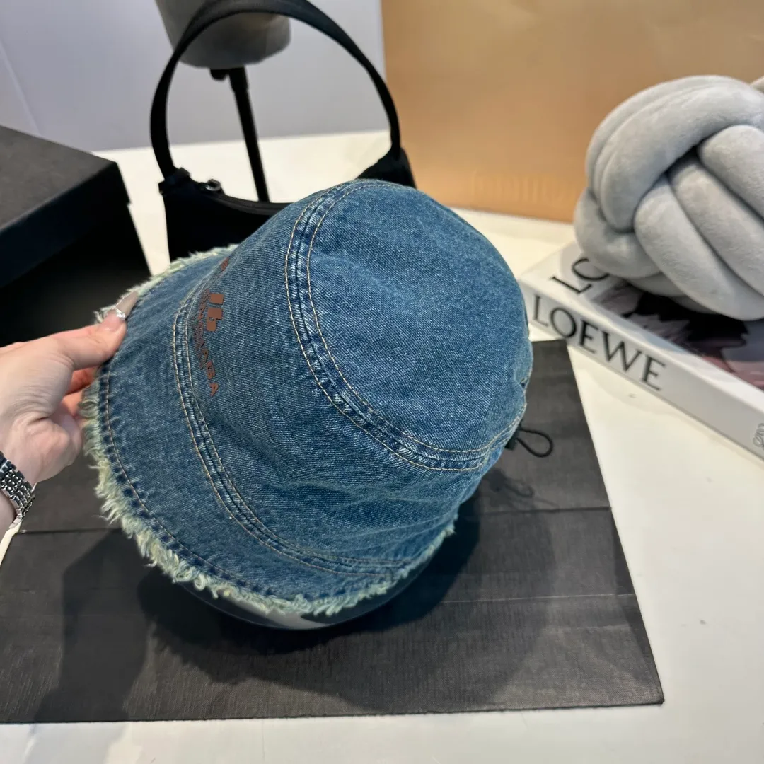 P70 Balenciaga denim bucket hat, head circumference 57cm