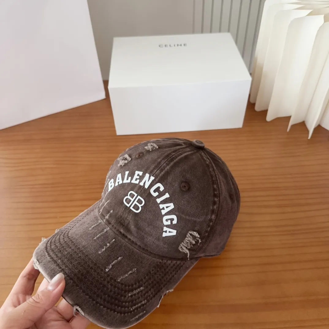 💰60 Balencia*a new baseball cap 🧢Simple, fashionable and super beautiful hat!