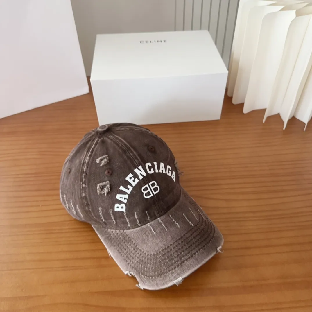 💰60 Balencia*a new baseball cap 🧢Simple, fashionable and super beautiful hat!