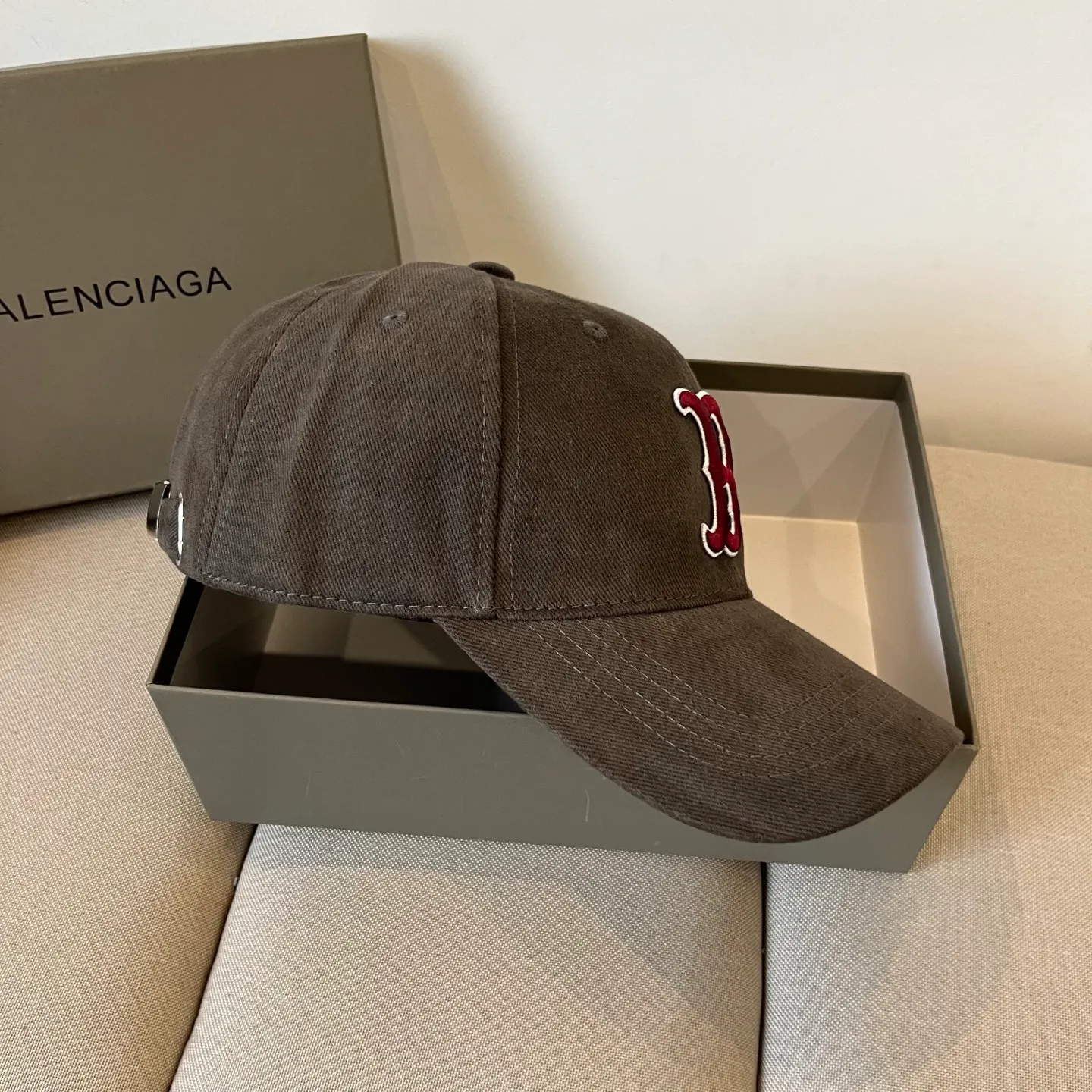 P60 BALENCIAGA new logo baseball cap, cool colors, different styles for men and women, the first batch will be shipped first! A must-buy for Paris fans!