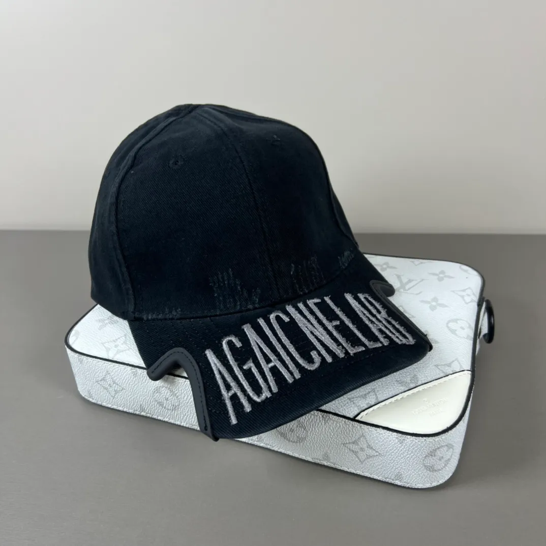 60💰BALENCIAGA Balenciaga’s new logo baseball cap, cool colors, different styles for men and women, the first batch will be shipped first! A must-buy for Paris fans!
