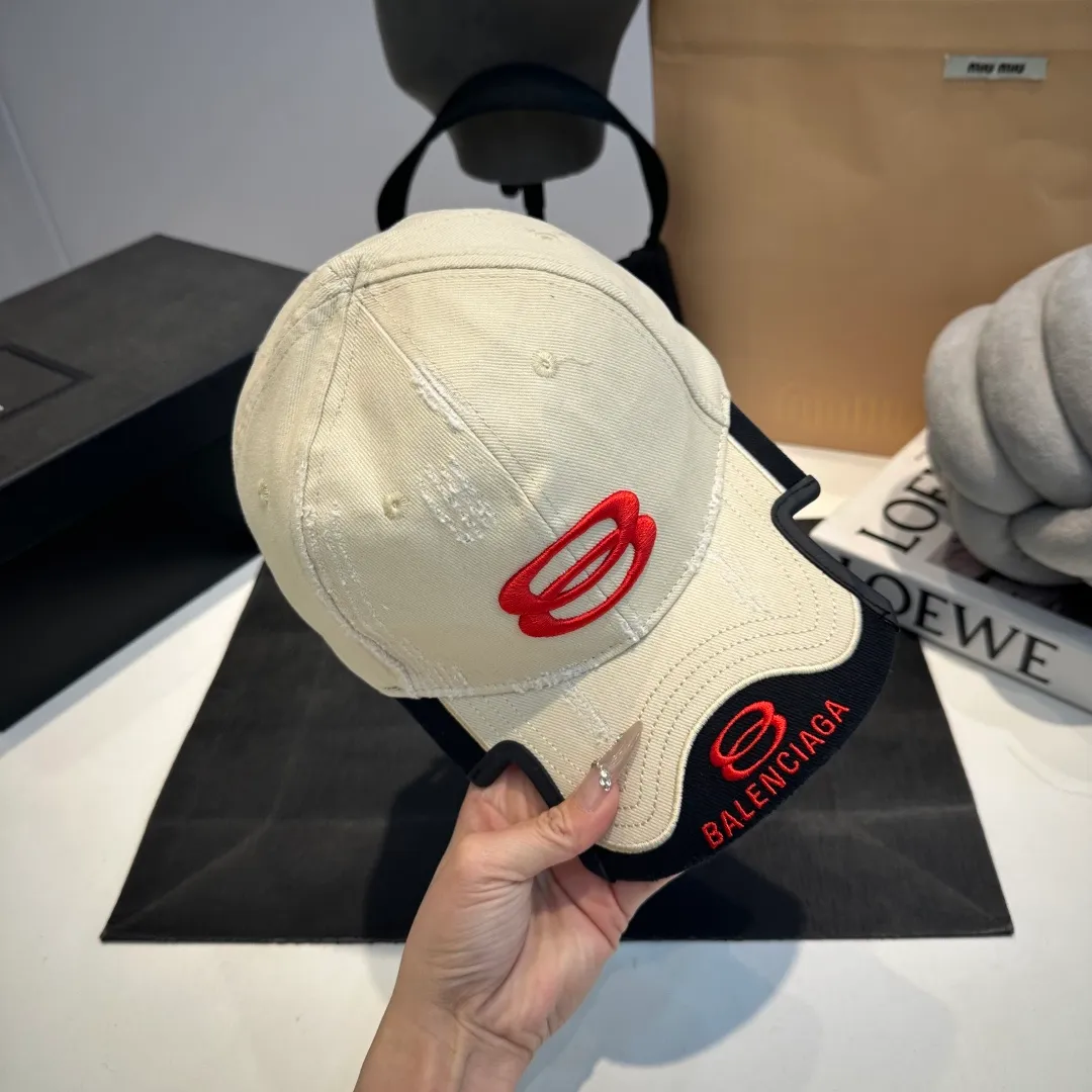 P70 BALENCIAGA new embroidered logo baseball cap, cool colors, different styles for men and women, the first batch will be shipped first! A must-buy for Paris fans!