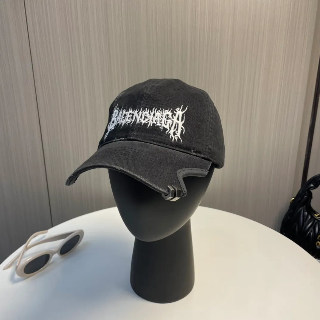 P76 BALENCIAGA Balenciaga's new embroidered logo baseball cap, cool colors, different styles for men and women, the first batch will be shipped first! A must-buy for Paris fans!