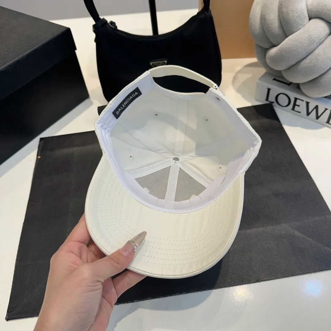P56 BALENCIAGA Balenciaga's new embroidered logo baseball cap, cool colors, different styles for men and women, the first batch will be shipped first! A must-buy for Paris fans!
