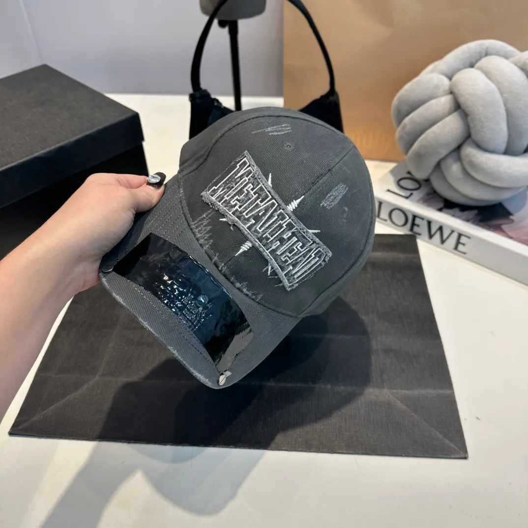 P70 Balenclaga new baseball cap, ready for delivery in seconds🧢Simple, fashionable, super invincible and beautiful hat! Couple style! Advantages of original items compared to other hats