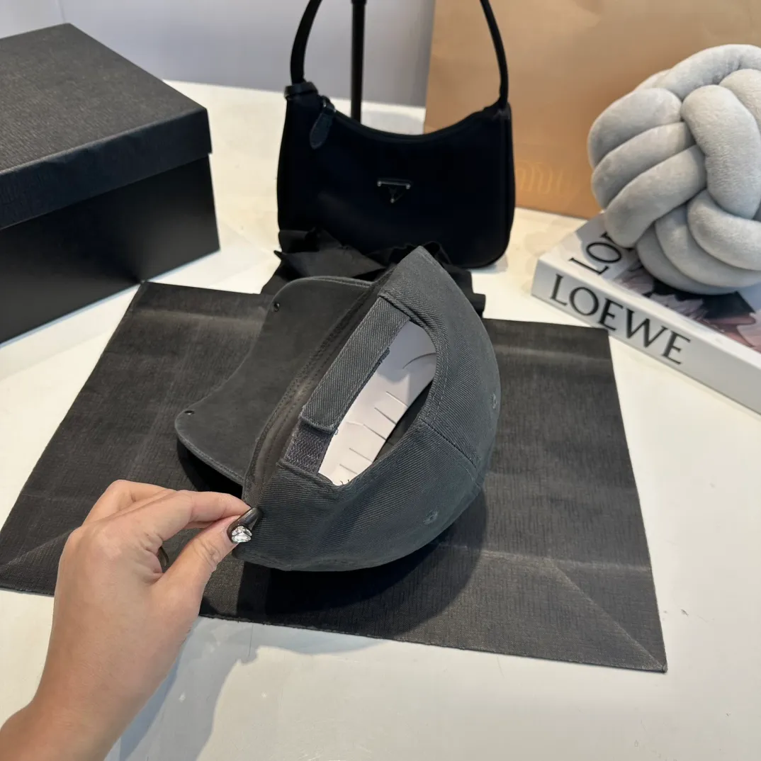 P70 Balenclaga new baseball cap, ready for delivery in seconds🧢Simple, fashionable, super invincible and beautiful hat! Couple style! Advantages of original items compared to other hats