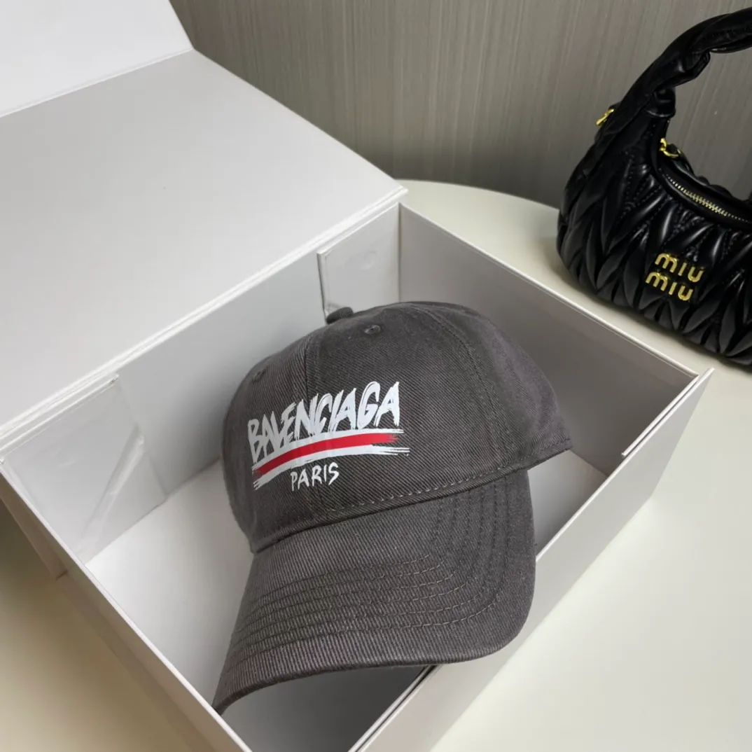 P70 BALENCIAGA new baseball cap, cool colors, different styles for men and women, the first batch will be shipped first! A must-buy for Paris fans!