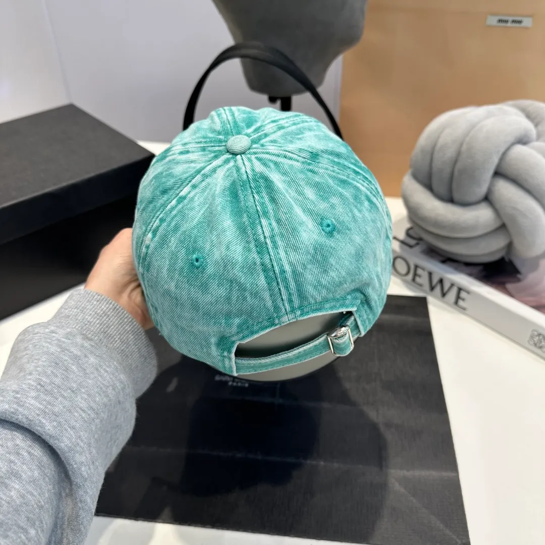 P60 BALENCIAGA 🆕Spring style new personalized baseball cap, high quality and excellent breathability, suitable for all seasons, high-value fashion item! Same style for men and women