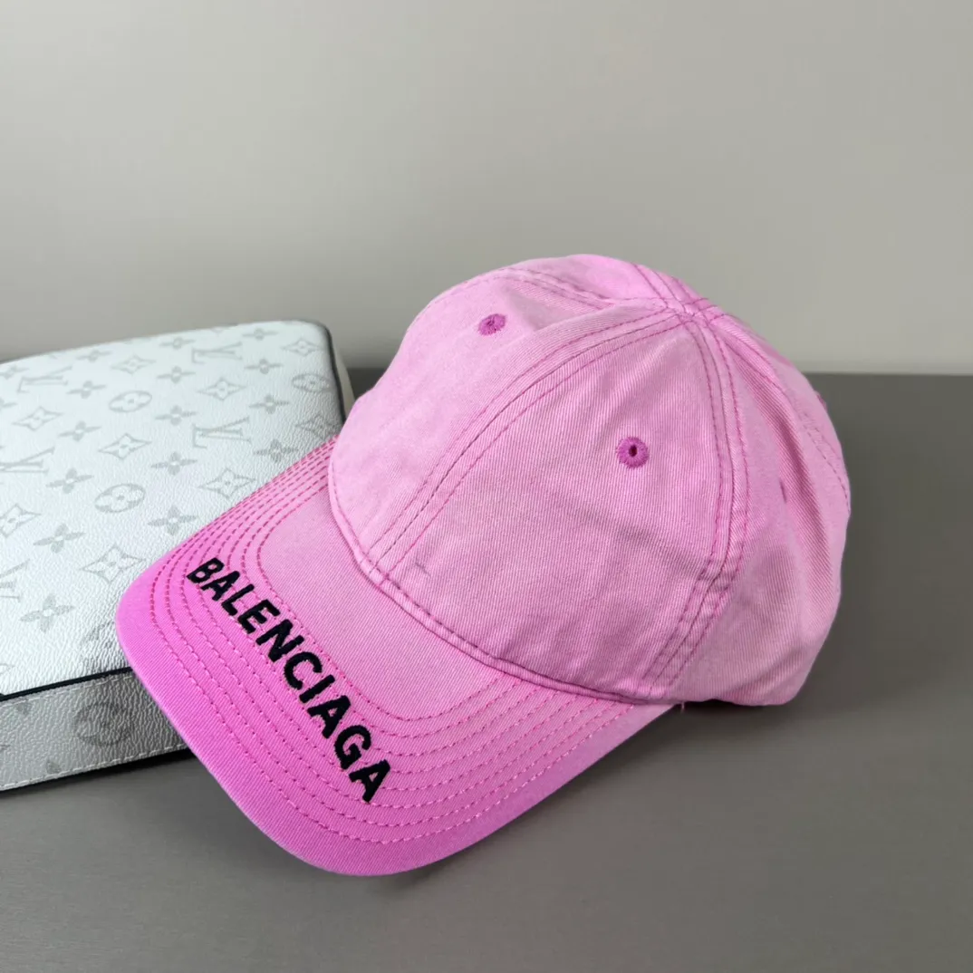 P56 Balenclaga official website new product Balenciaga new baseball cap ready for delivery in seconds🧢Simple, fashionable, super invincible and beautiful hat! Couple style! The advantages of the original product compared to other hats,