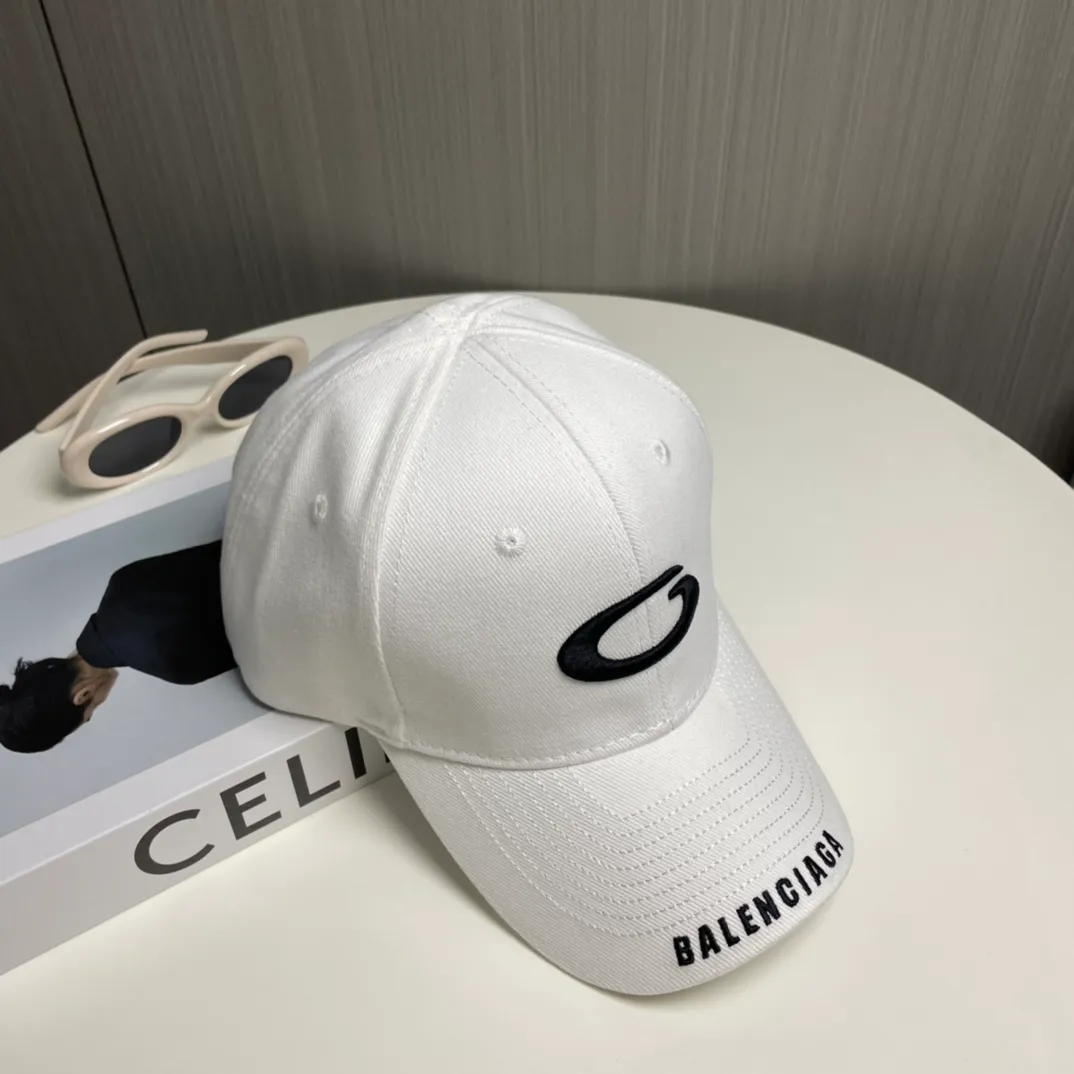 P60 new product Balencia*a new baseball cap with embroidered letters from Balenciaga, ready for delivery in seconds🧢Simple, fashionable, super invincible and beautiful hat! Couple style!