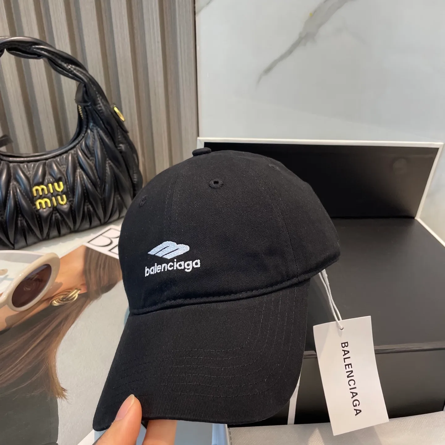 P56 BALENCIAGA Balenciaga's new embroidered logo baseball cap, cool colors, different styles for men and women, the first batch will be shipped first! A must-buy for Paris fans!