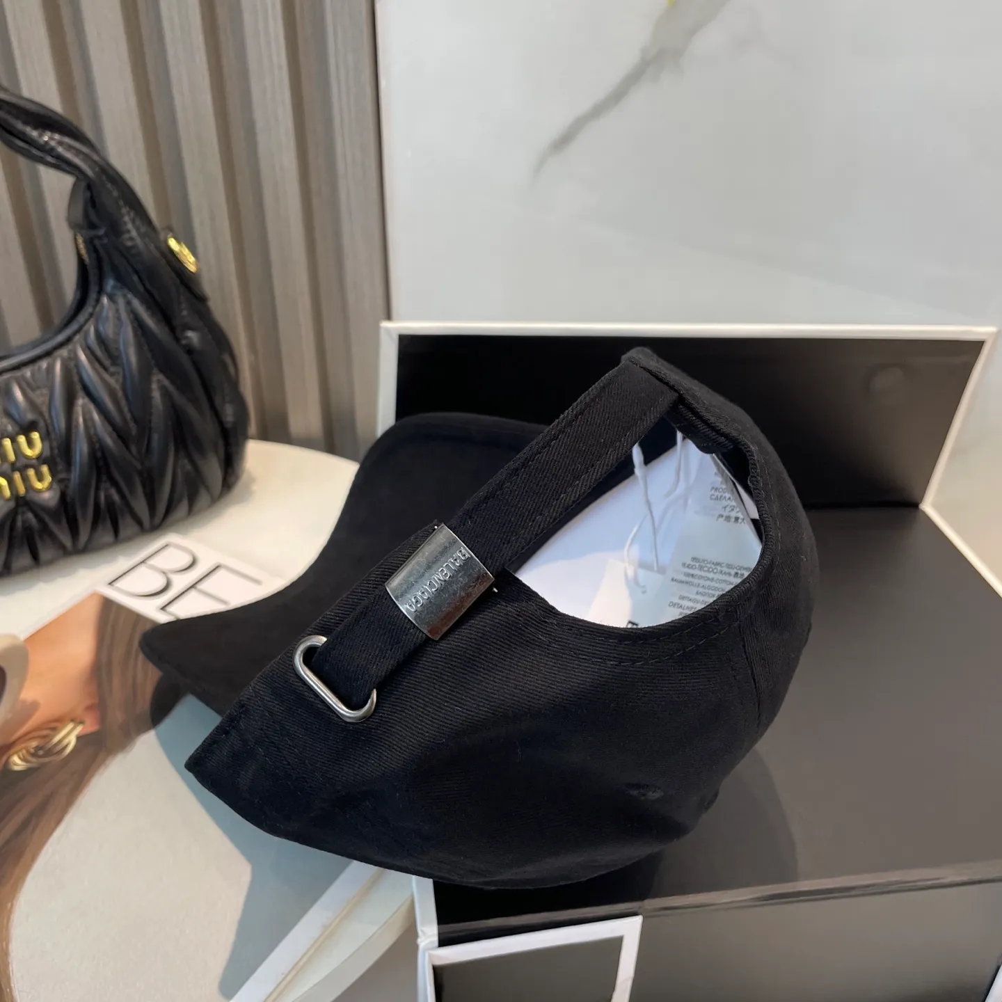 P56 BALENCIAGA Balenciaga's new embroidered logo baseball cap, cool colors, different styles for men and women, the first batch will be shipped first! A must-buy for Paris fans!