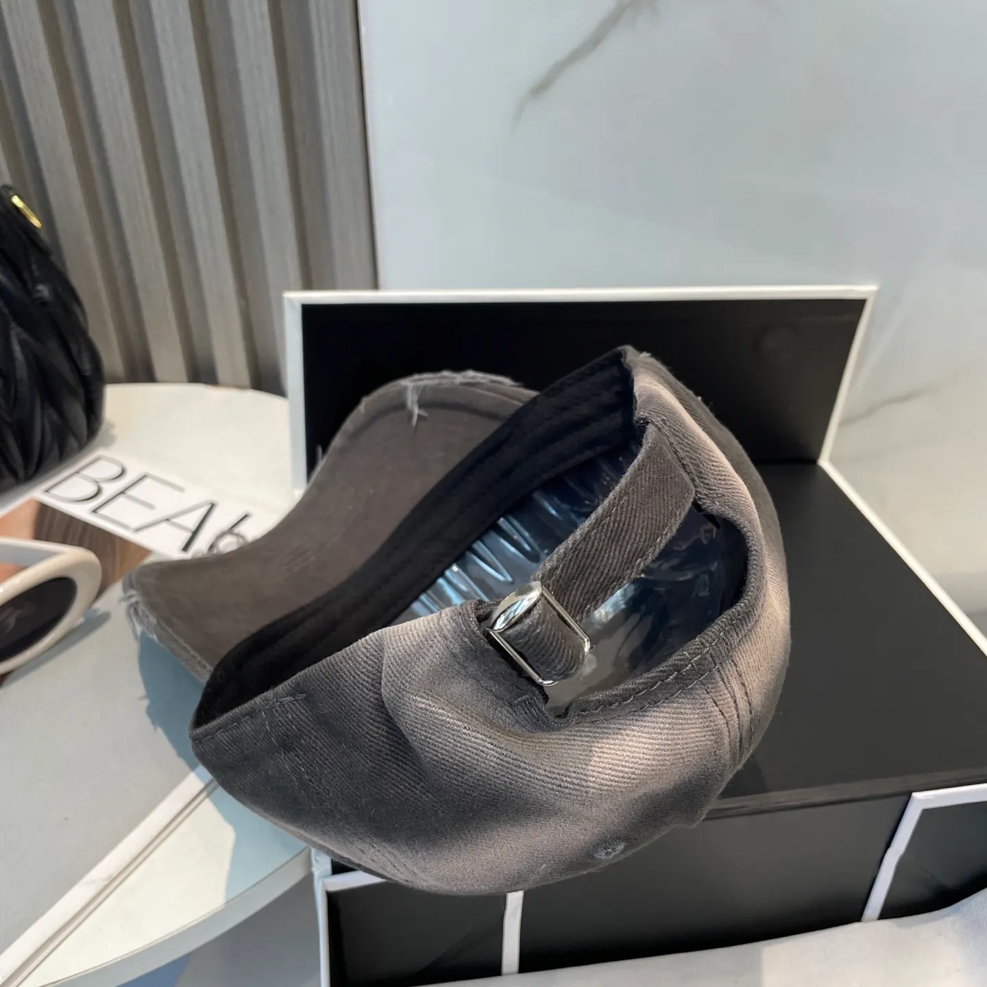 P60 BALENCIAGA Balenciaga's new washed baseball cap, cool colors, different styles for men and women, the first batch will be shipped first! A must-buy for Paris fans!