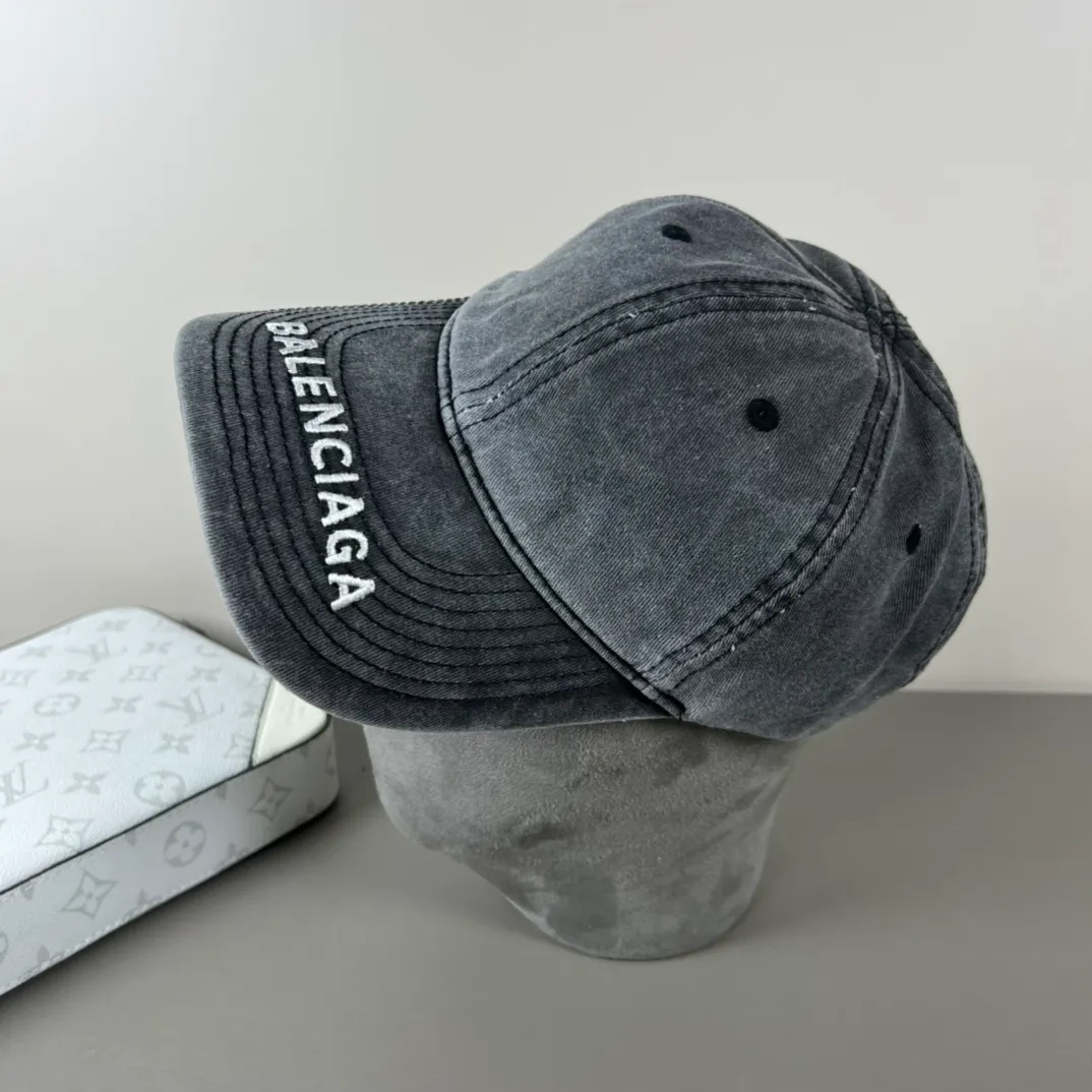 P56 Balenclaga official website new product Balenciaga new baseball cap ready for delivery in seconds🧢Simple, fashionable, super invincible and beautiful hat! Couple style! The advantages of the original product compared to other hats,