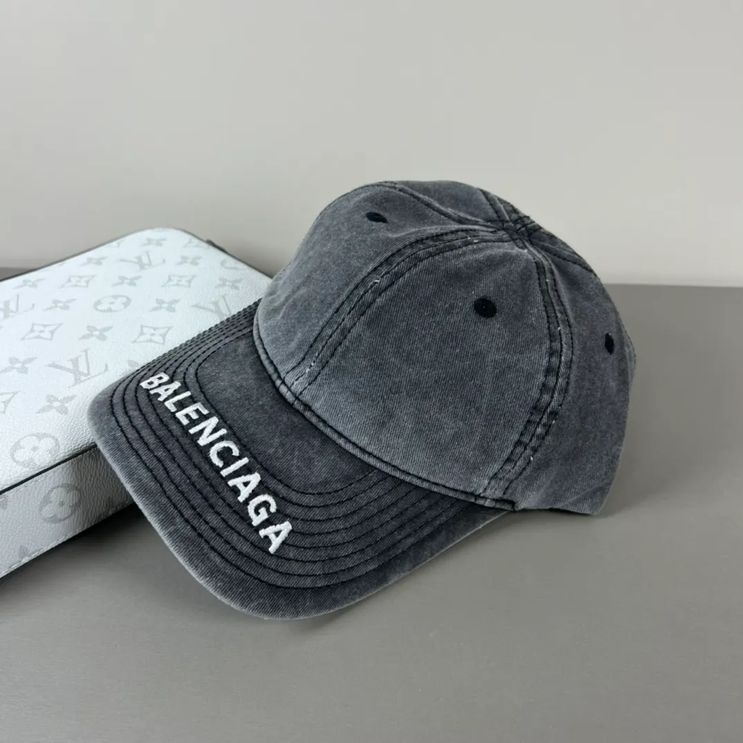 P56 Balenclaga official website new product Balenciaga new baseball cap ready for delivery in seconds🧢Simple, fashionable, super invincible and beautiful hat! Couple style! The advantages of the original product compared to other hats,