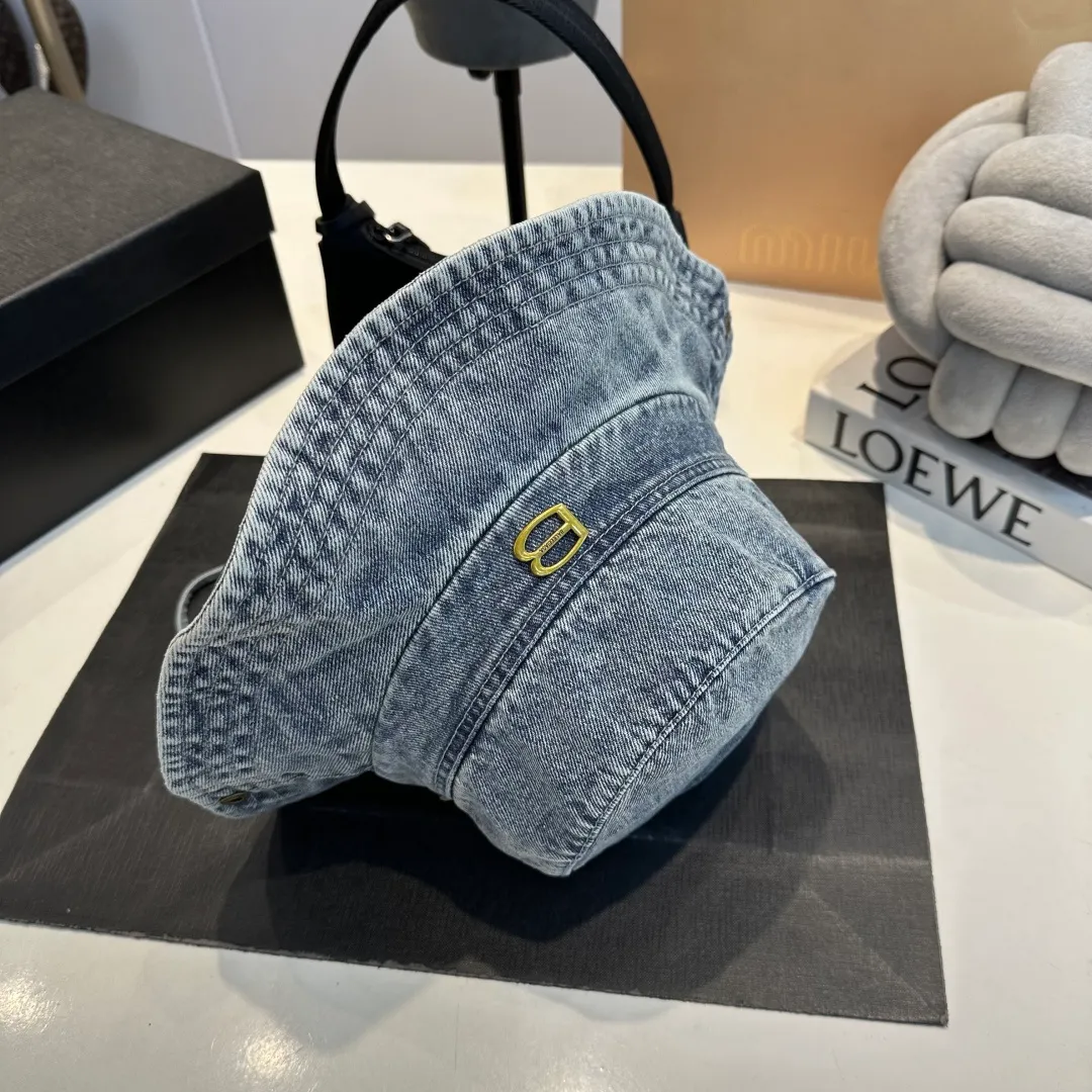 P70 Balenciaga denim bucket hat, head circumference 57cm