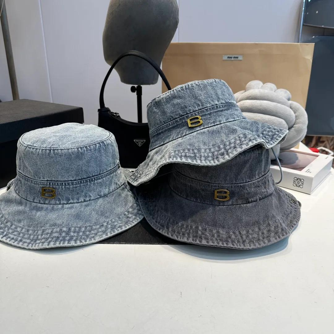 P70 Balenciaga denim bucket hat, head circumference 57cm