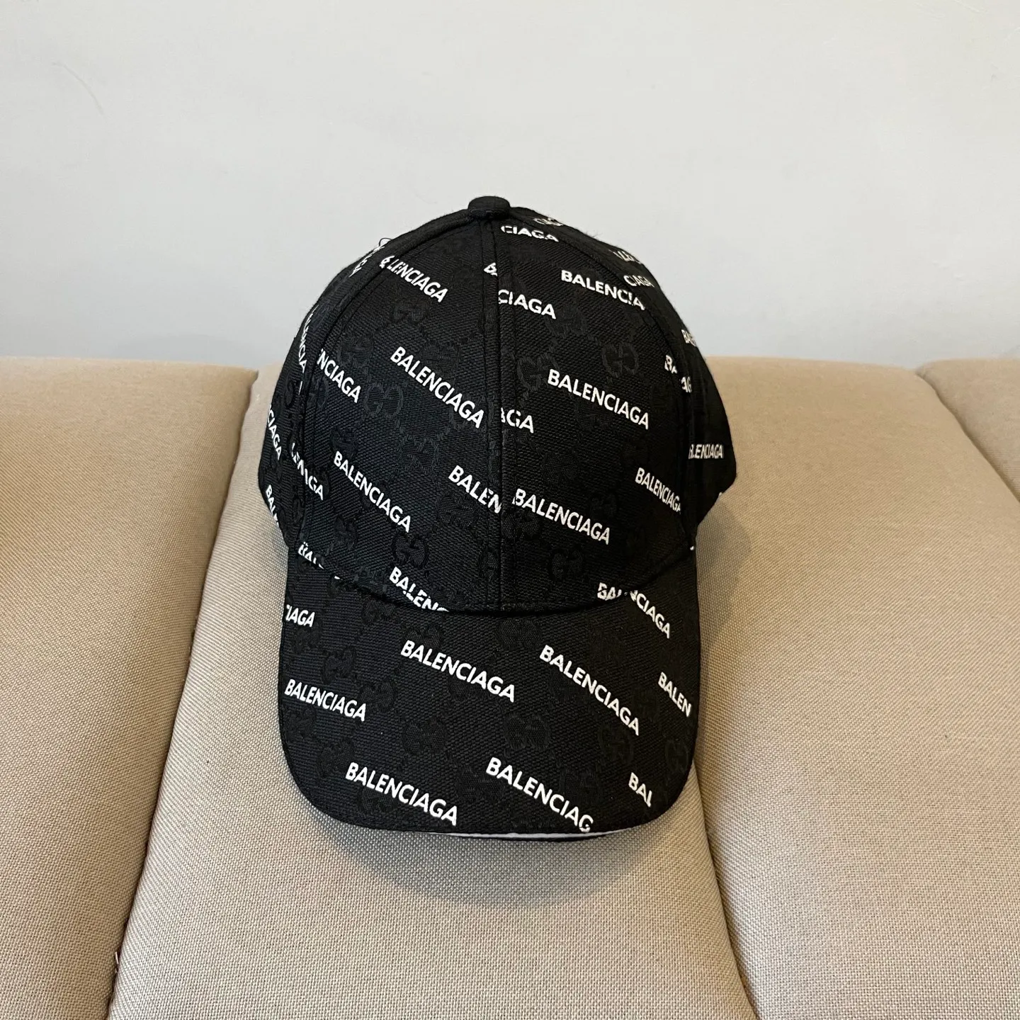 P56 BALENCIAGA new logo baseball cap, cool colors, different styles for men and women, the first batch will be shipped first! A must-buy for Paris fans!