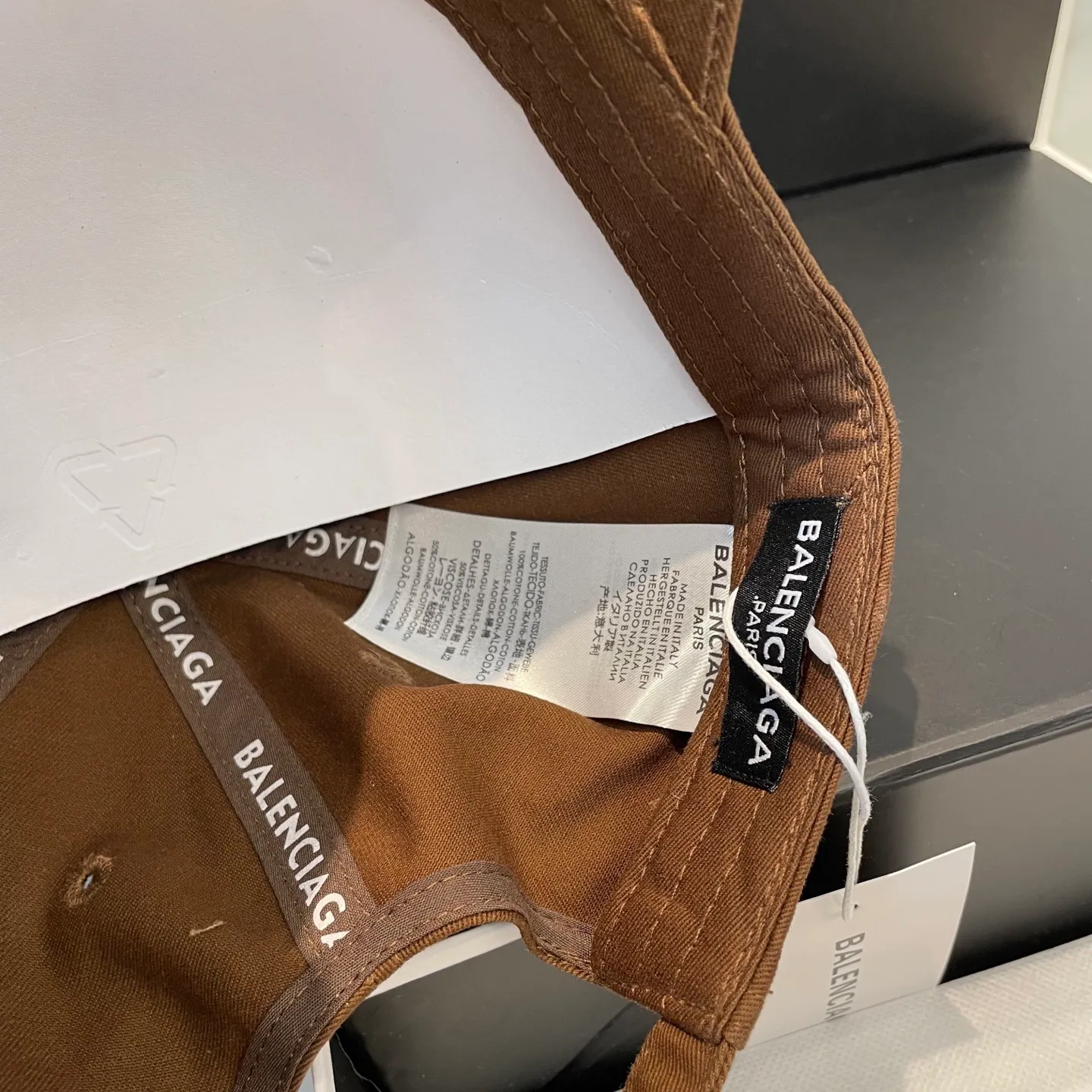 P60 BALENCIAGA Balenciaga's new embroidered logo baseball cap, cool colors, different styles for men and women, the first batch will be shipped first! A must-buy for Paris fans!