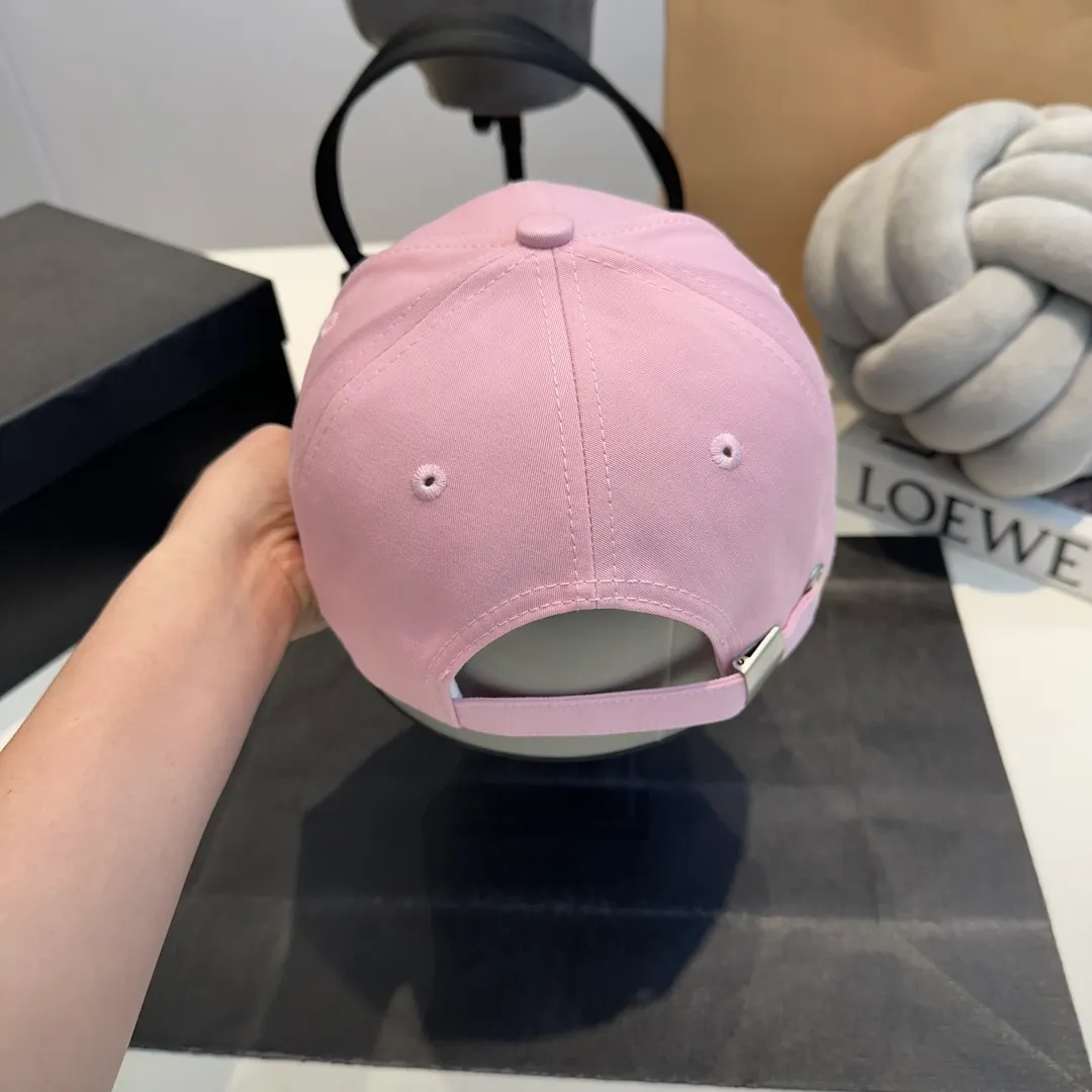 P56 BALENCIAGA Balenciaga's new embroidered logo baseball cap, cool colors, different styles for men and women, the first batch will be shipped first! A must-buy for Paris fans!
