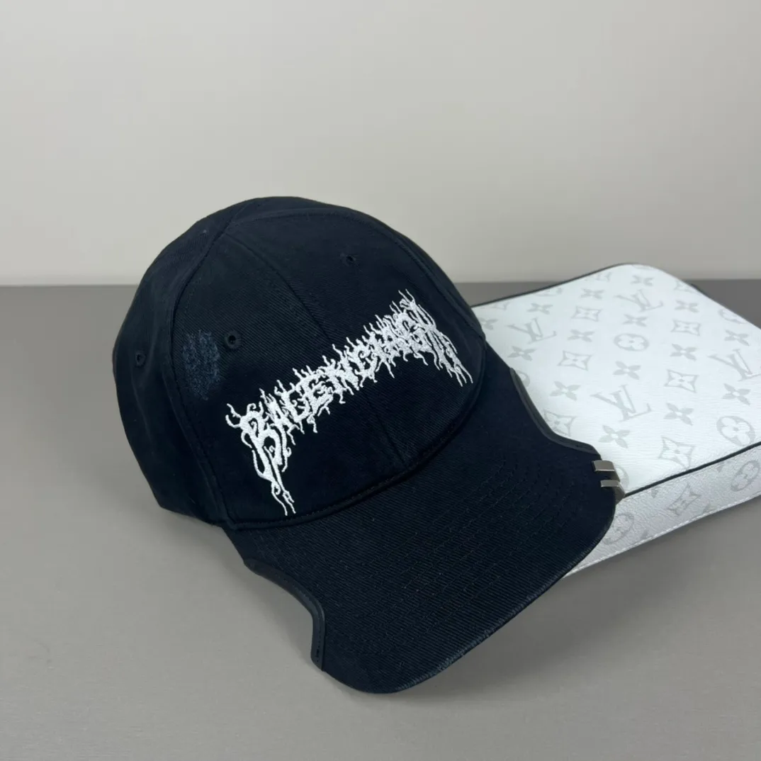 60💰BALENCIAGA Balenciaga’s new logo baseball cap, cool colors, different styles for men and women, the first batch will be shipped first! A must-buy for Paris fans!