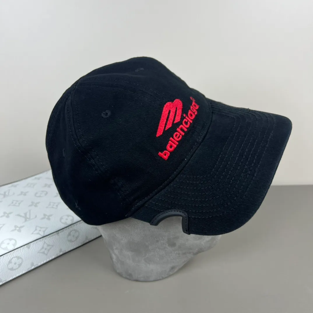 60💰BALENCIAGA Balenciaga’s new logo baseball cap, cool colors, different styles for men and women, the first batch will be shipped first! A must-buy for Paris fans!