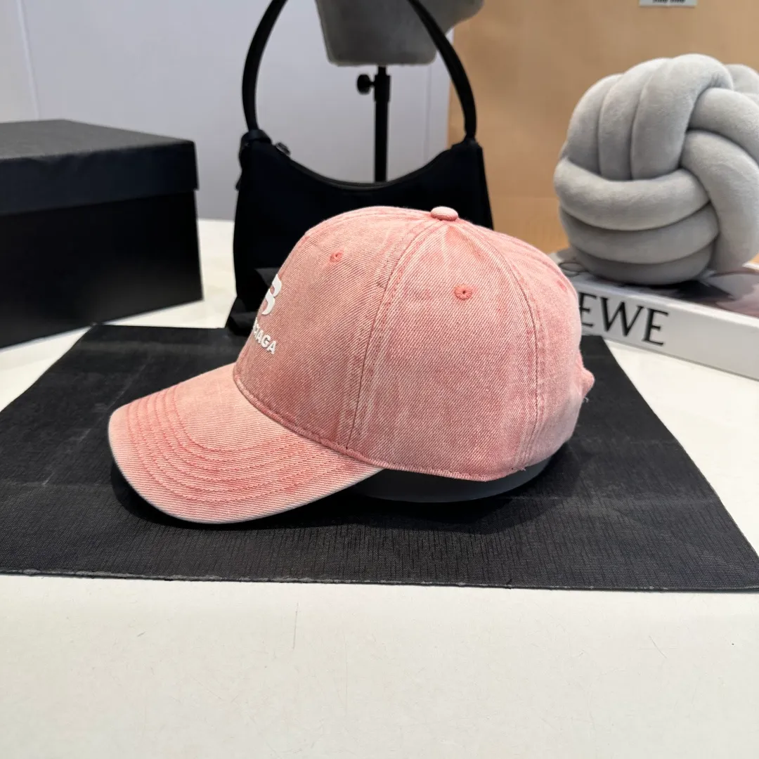 P60 BALENCIAGA 🆕Spring style new personalized baseball cap, high quality and excellent breathability, suitable for all seasons, high-value fashion item! Same style for men and women