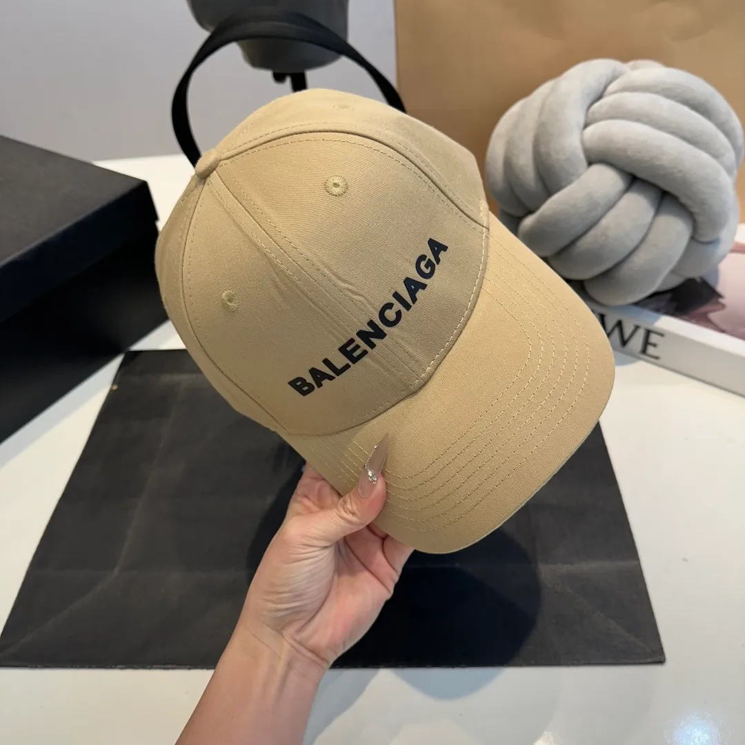P56 BALENCIAGA Balenciaga's new embroidered logo baseball cap, cool colors, different styles for men and women, the first batch will be shipped first! A must-buy for Paris fans!
