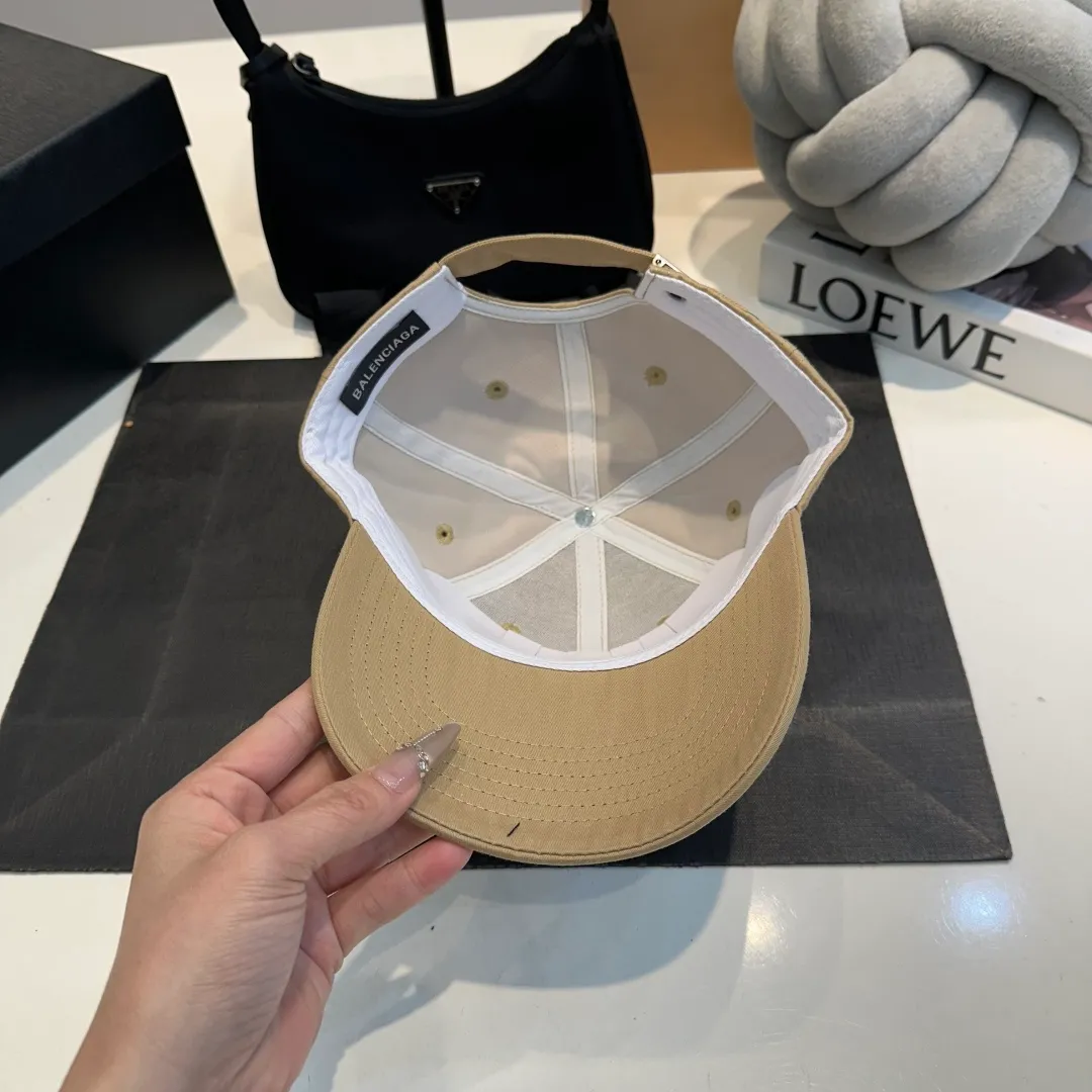 P56 BALENCIAGA Balenciaga's new embroidered logo baseball cap, cool colors, different styles for men and women, the first batch will be shipped first! A must-buy for Paris fans!