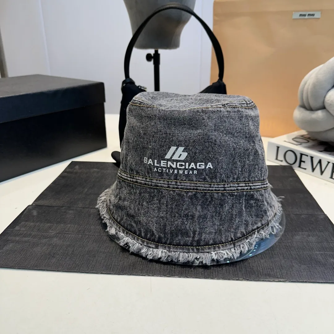 P80 Balenciaga denim bucket hat, head circumference 57cm