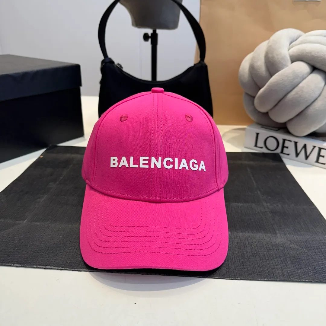 P56 BALENCIAGA Balenciaga's new embroidered logo baseball cap, cool colors, different styles for men and women, the first batch will be shipped first! A must-buy for Paris fans!