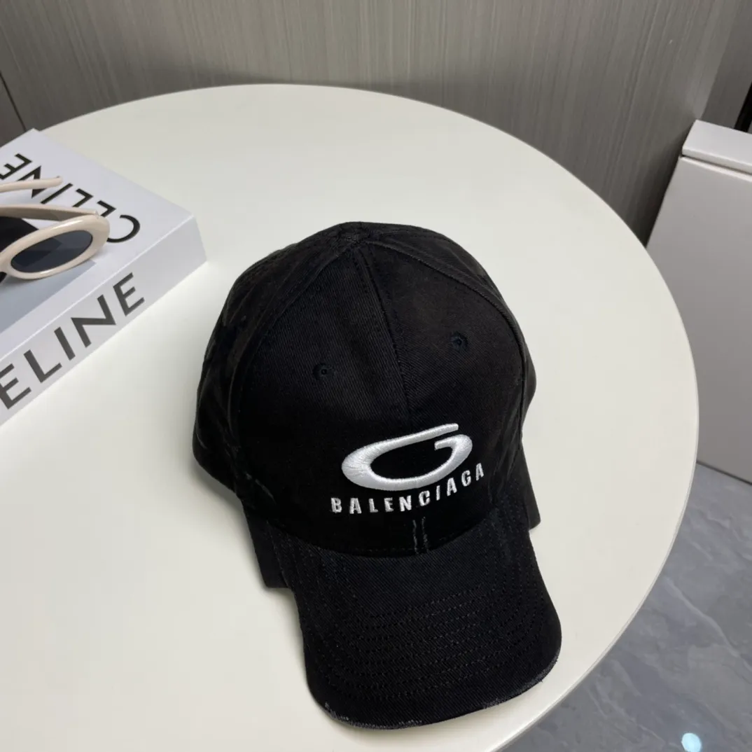 P60 new product Balencia*a Balenciaga high version painted embroidered letters new baseball cap, ready for delivery in seconds🧢Simple, fashionable, super invincible and beautiful hat! Couple style!