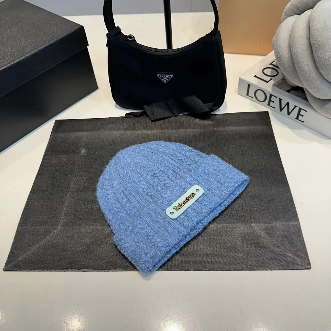P50 Balenciaga👒Spot Balenciaga official website quality (not ordinary goods in the market, pay attention to the details) new autumn and winter letter LOGO woolen hat, same style knitted hat for men and women🔥elegant temperament, warm and comfortable
