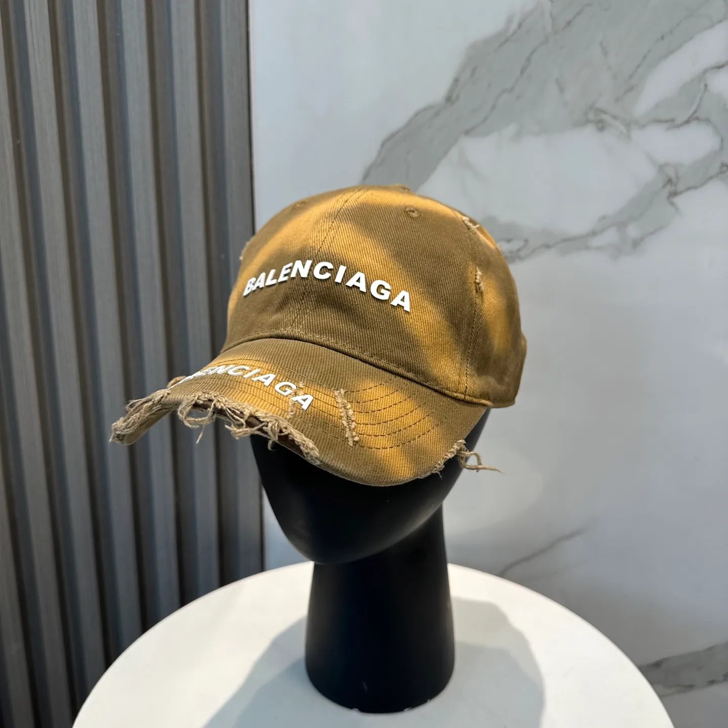 P60 BALENCIAGA Balenciaga's new washed baseball cap, cool colors, different styles for men and women, the first batch will be shipped first! A must-buy for Paris fans!