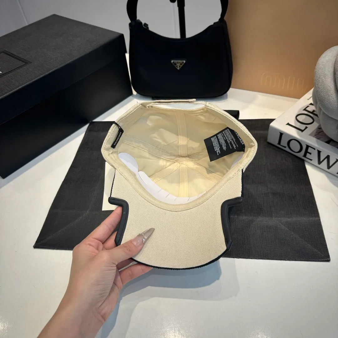 P70 BALENCIAGA new embroidered logo baseball cap, cool colors, different styles for men and women, the first batch will be shipped first! A must-buy for Paris fans!