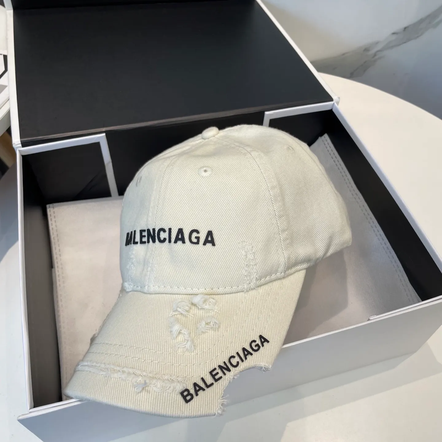 P60 BALENCIAGA new logo baseball cap, cool colors, different styles for men and women, the first batch will be shipped first! A must-buy for Paris fans!