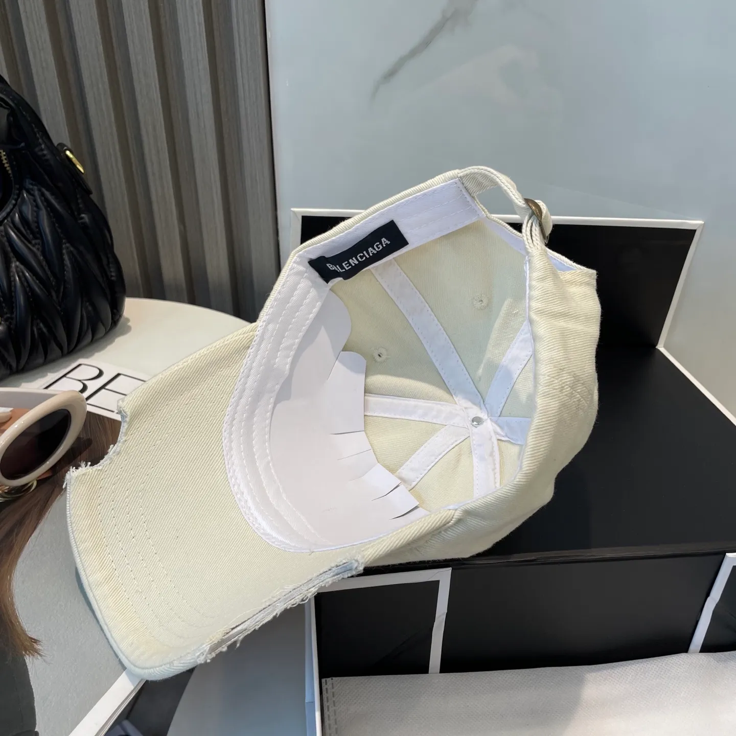 P60 BALENCIAGA new logo baseball cap, cool colors, different styles for men and women, the first batch will be shipped first! A must-buy for Paris fans!
