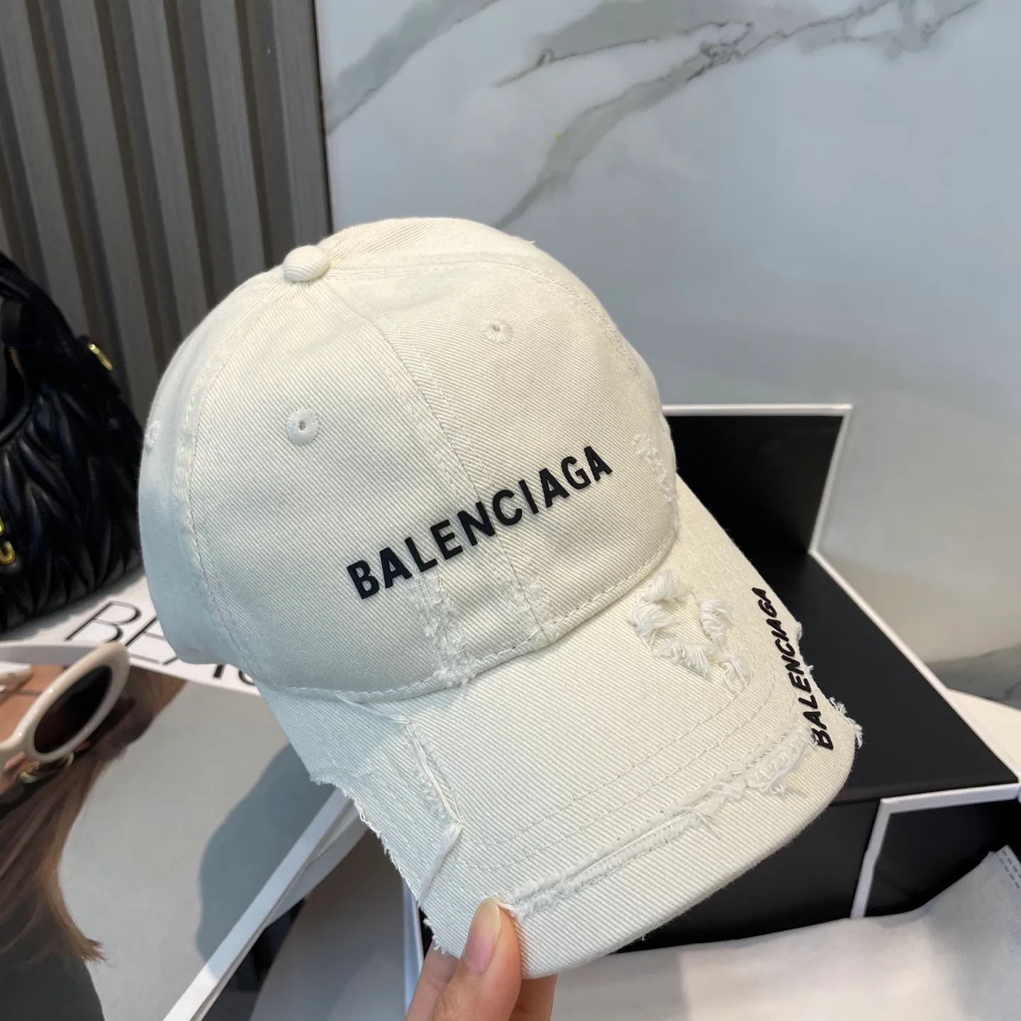 P60 BALENCIAGA new logo baseball cap, cool colors, different styles for men and women, the first batch will be shipped first! A must-buy for Paris fans!