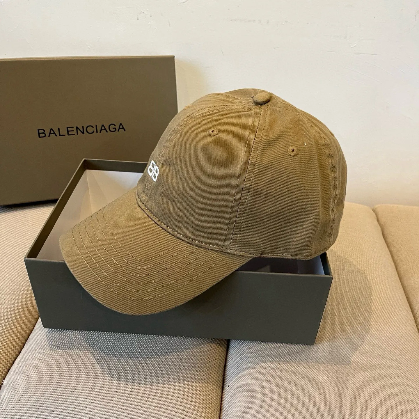 P60 BALENCIAGA new logo baseball cap, cool colors, different styles for men and women, the first batch will be shipped first! A must-buy for Paris fans!